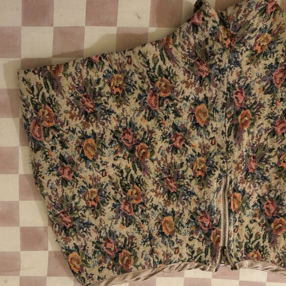 Vintage Floral Tapestry High Waisted Shorts - Picture 5 of 8